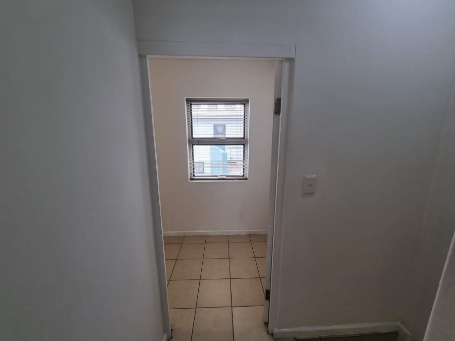 To Let 2 Bedroom Property for Rent in Maitland Western Cape